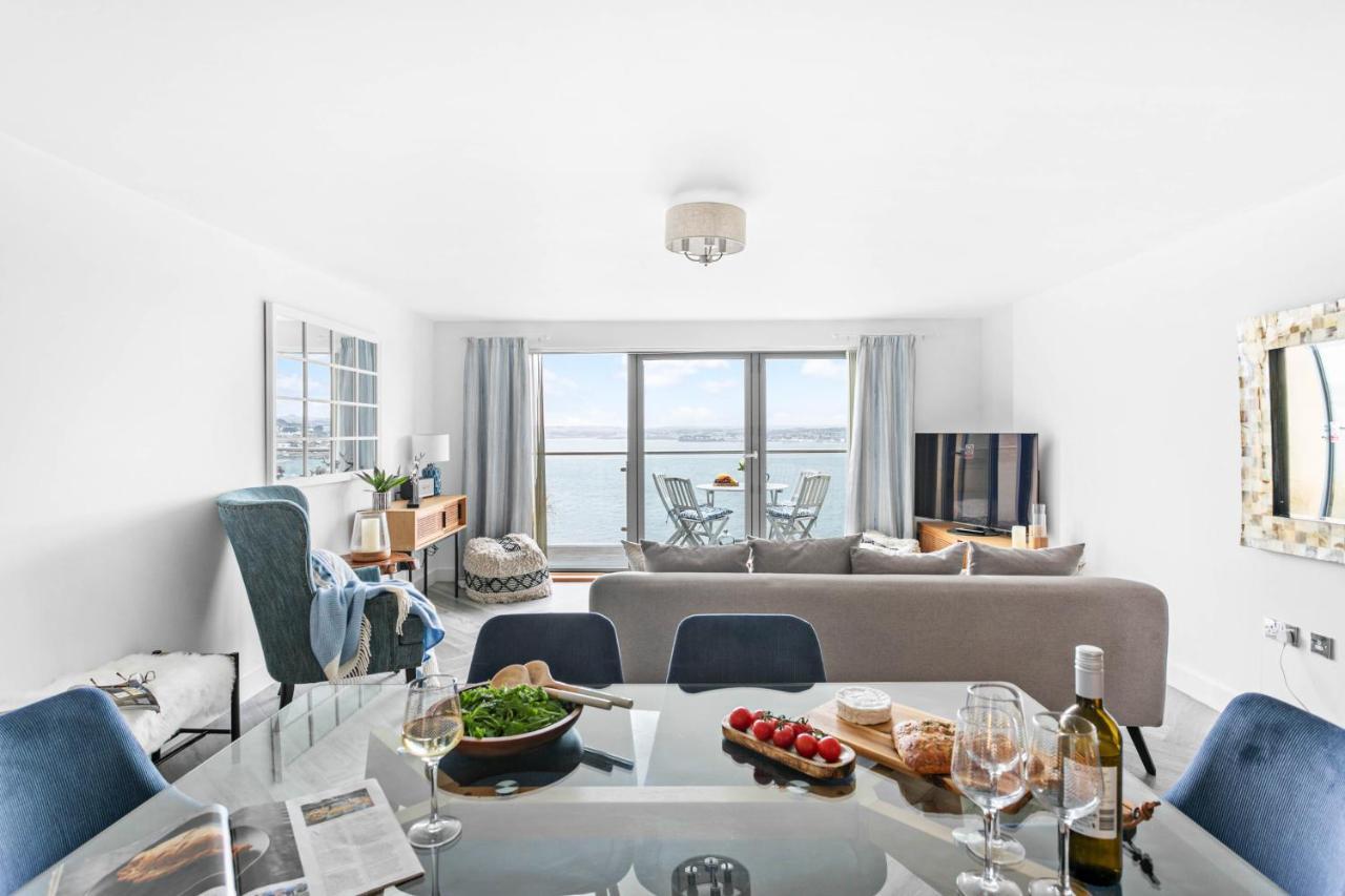 A7 Masts - Striking Beach Bolthole Apartment With Beautiful Sea Views Private Balcony & Parking Torquay Dış mekan fotoğraf